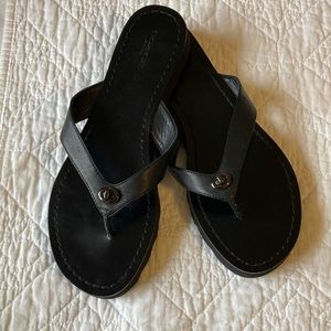 New women’s Coach flip flop leather sandals